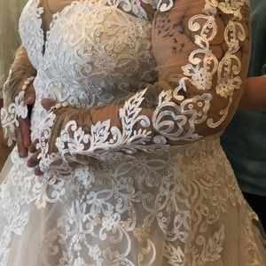 Never worn wedding Dress